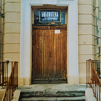 Вот эта улица ...вот это дом ...