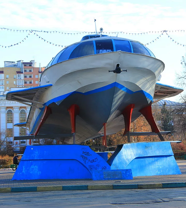Метеор  на площади Буревестникаа