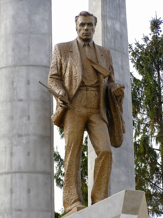 Памятник  Ростиславу Алексееву