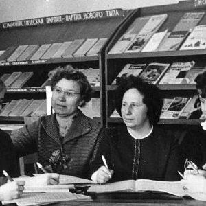 1973 год  Заседание межведомственного координационного совета библиотек Сормовского района. Слева направо: Черемухина В., Шкалова Л.Е., Зайцева М.А., Елисеева В.И., Чумакова И.Г., Самарина Л.В.